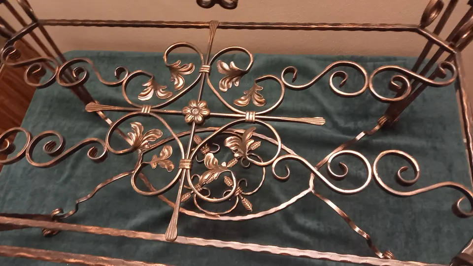 Doplnky a detaily — Detail · kovaný ornament